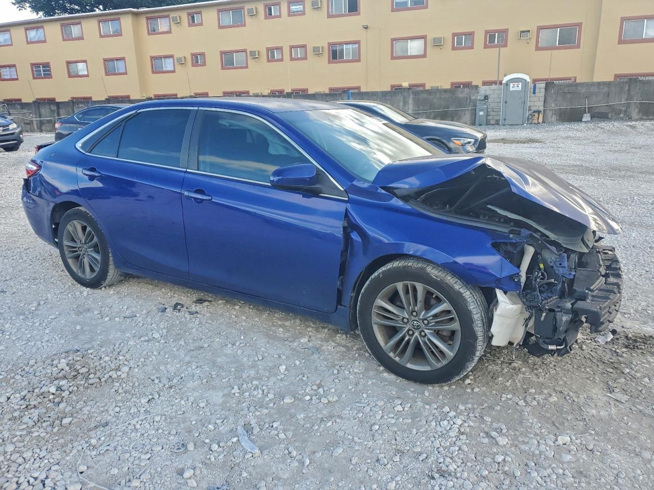 2015 TOYOTA CAMRY LE photo 4