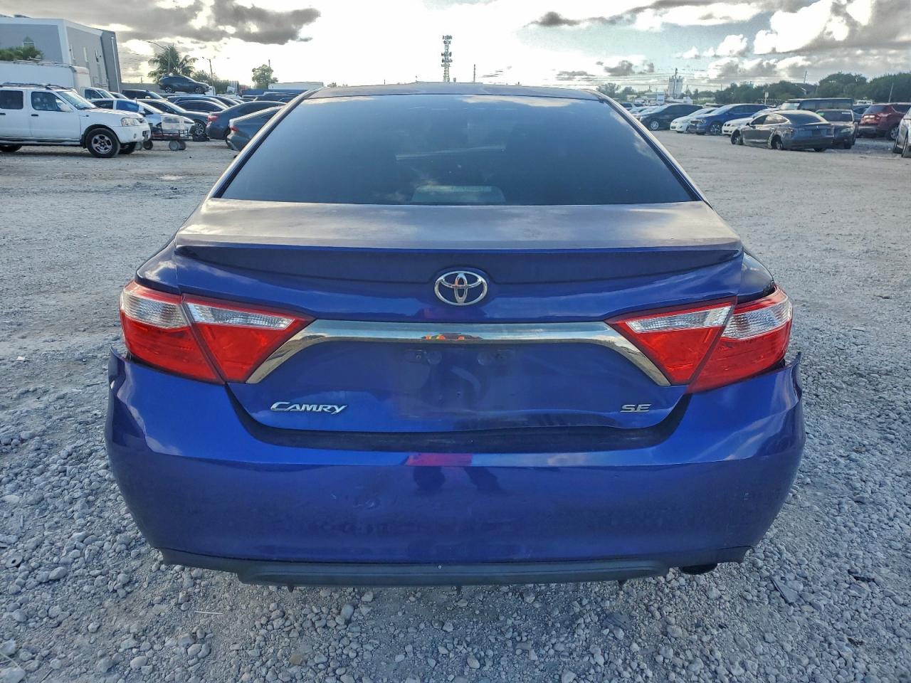 2015 TOYOTA CAMRY LE photo 6