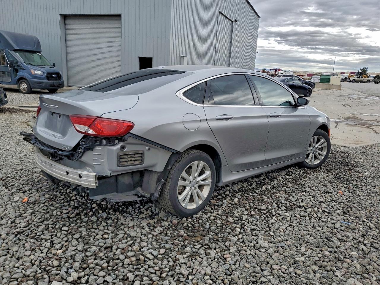 2015 CHRYSLER 200 LIMITED photo 3