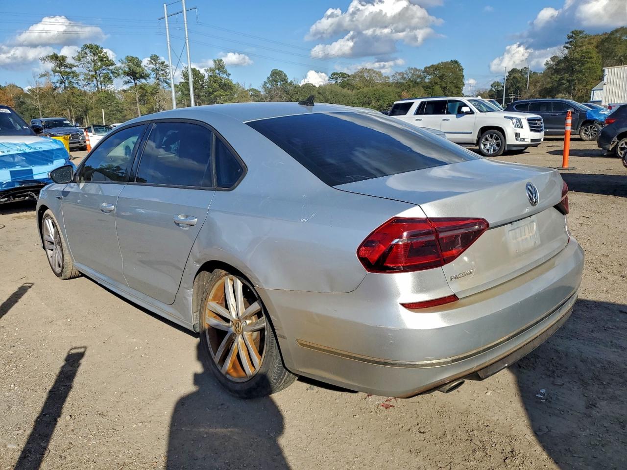 2018 VOLKSWAGEN PASSAT S photo 2