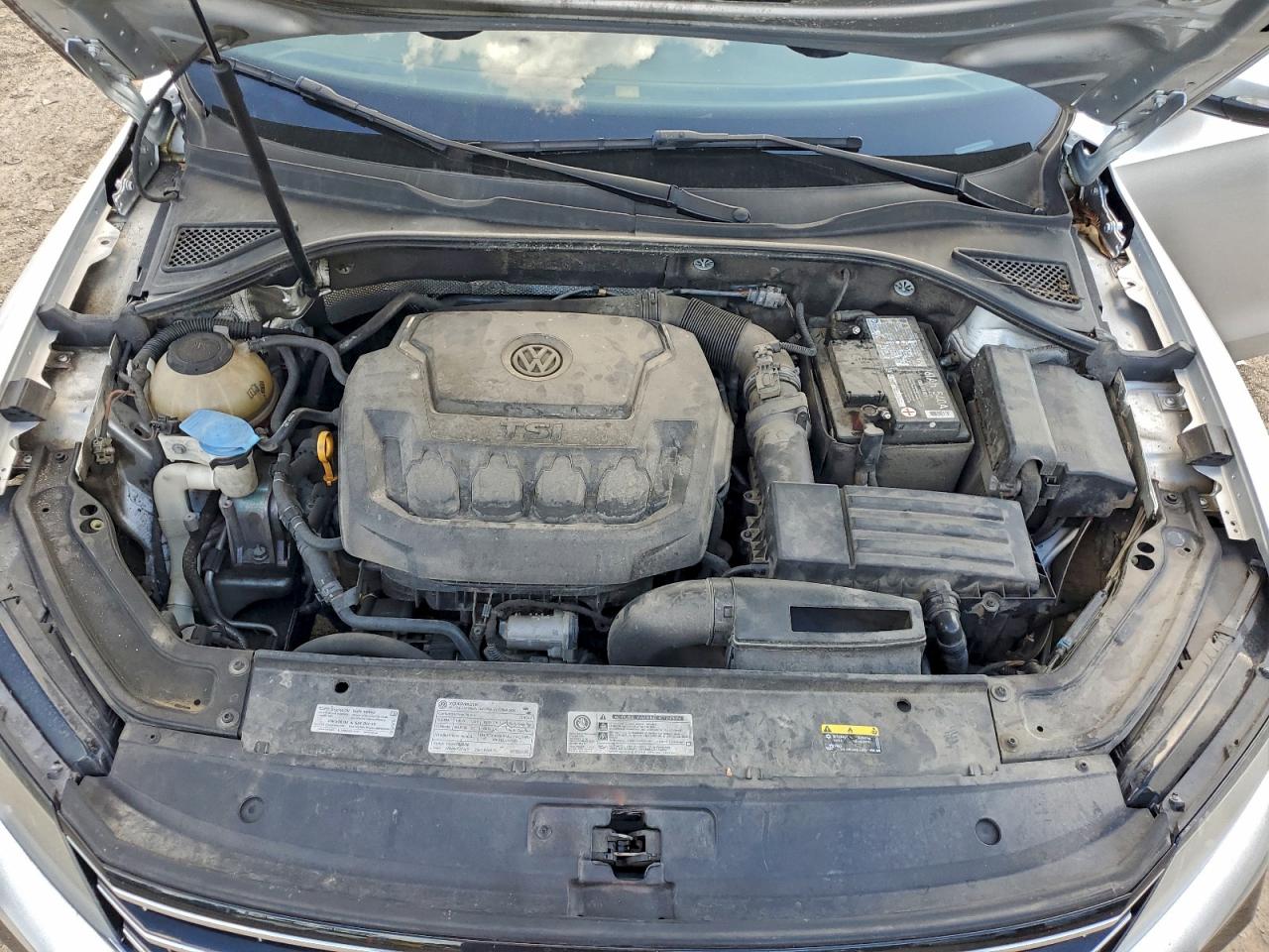 2018 VOLKSWAGEN PASSAT S photo 11