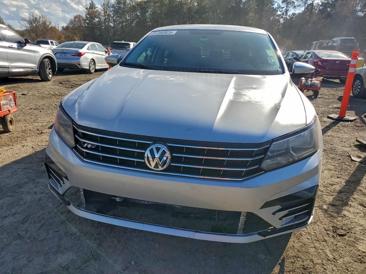 2018 VOLKSWAGEN PASSAT S photo 5