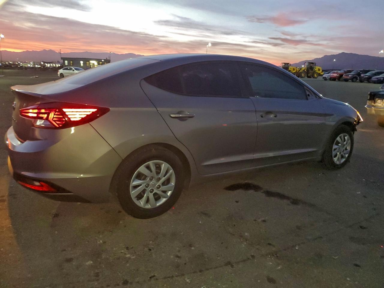 2020 HYUNDAI ELANTRA SE photo 3