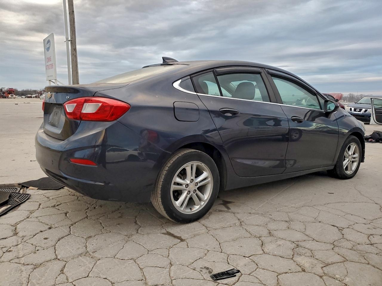 2016 CHEVROLET CRUZE LT photo 3