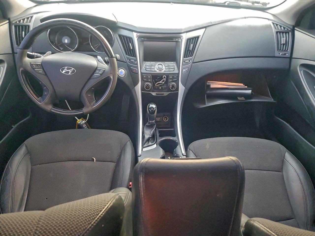 2013 HYUNDAI SONATA SE photo 8
