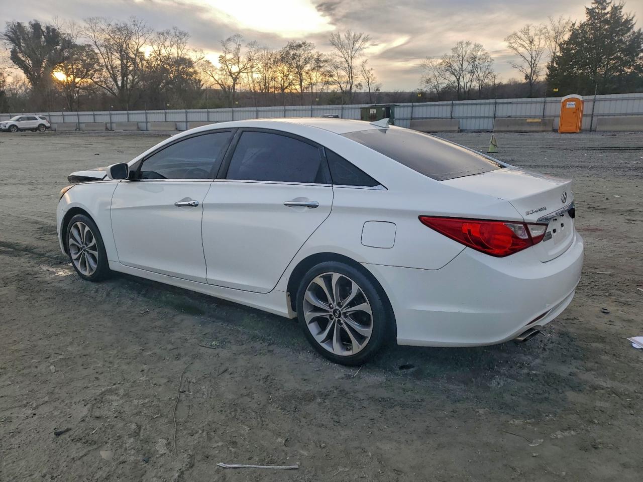 2013 HYUNDAI SONATA SE photo 2