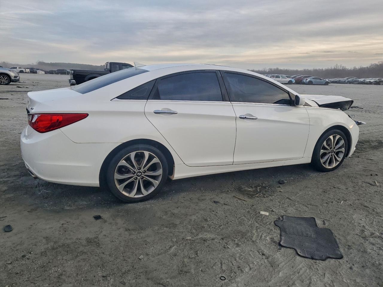 2013 HYUNDAI SONATA SE photo 3