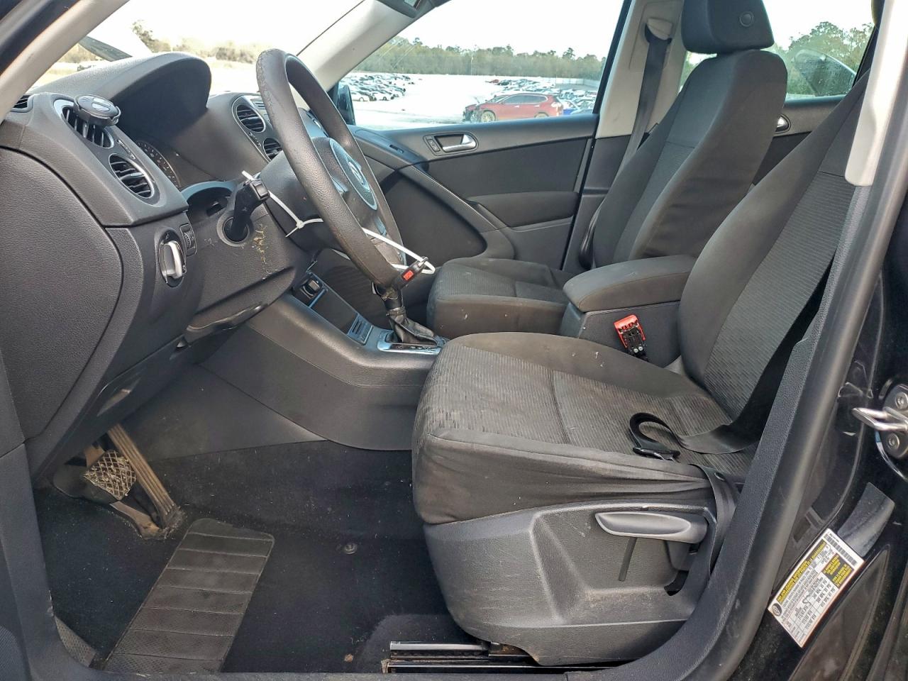 2012 VOLKSWAGEN TIGUAN S photo 7