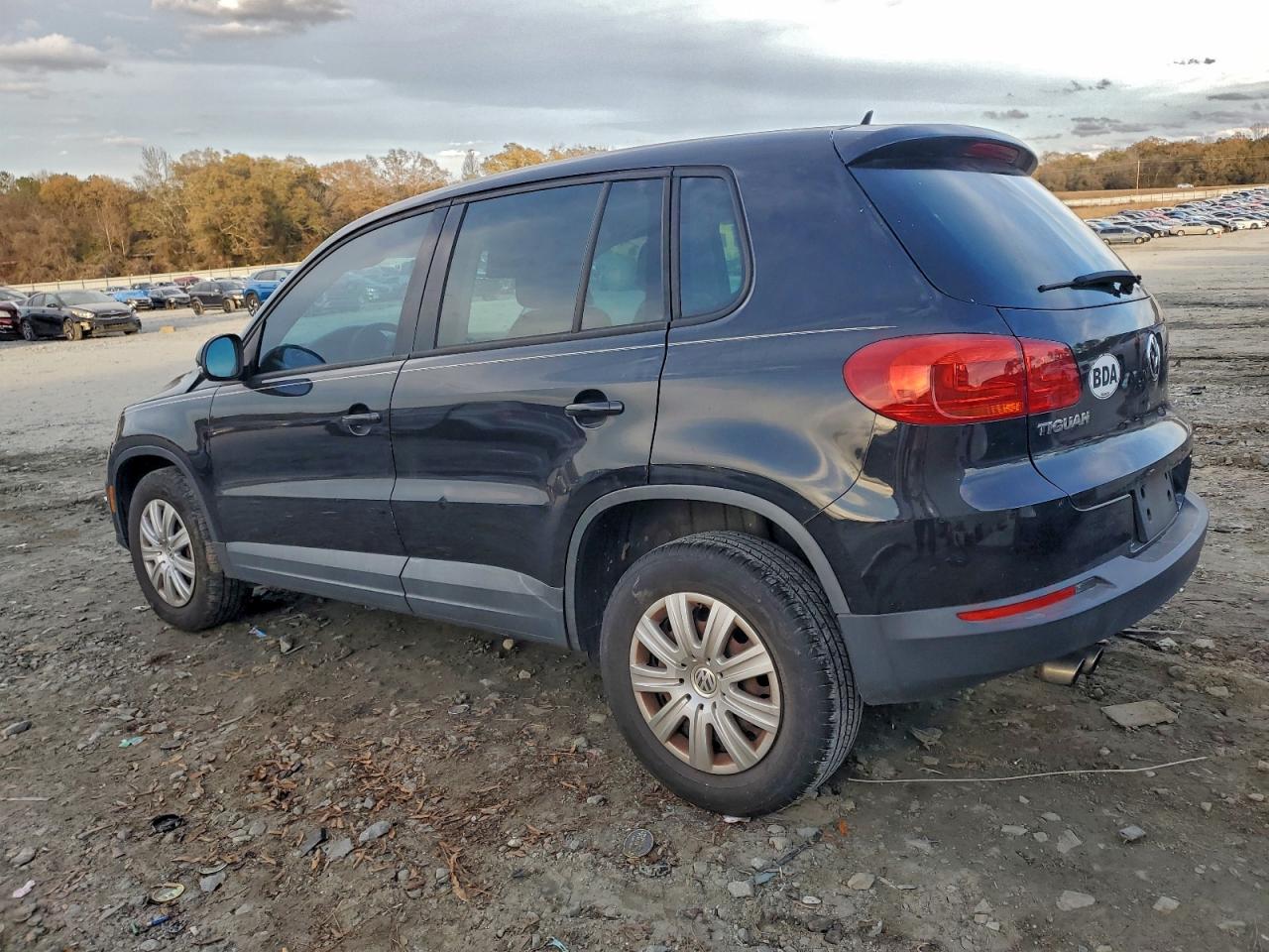 2012 VOLKSWAGEN TIGUAN S photo 2