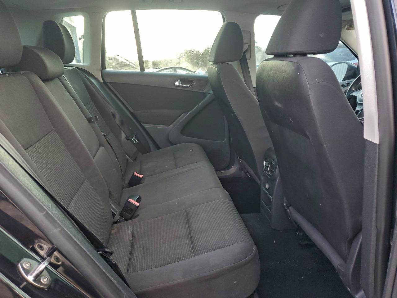 2012 VOLKSWAGEN TIGUAN S photo 11