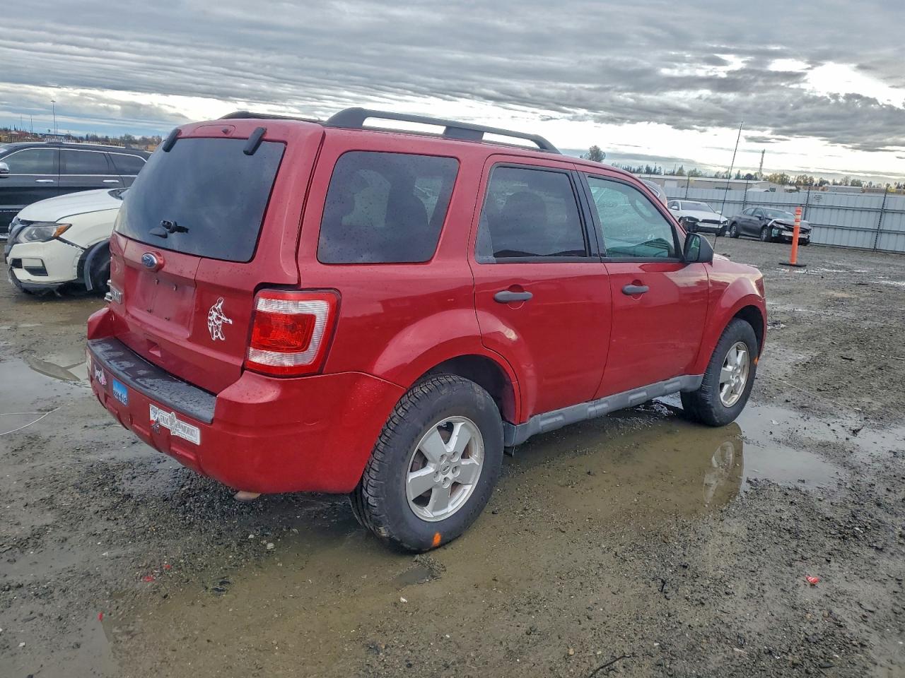 2011 FORD ESCAPE XLT photo 3