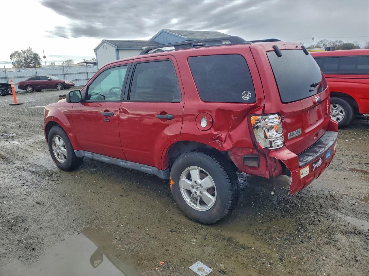 2011 FORD ESCAPE XLT photo 2
