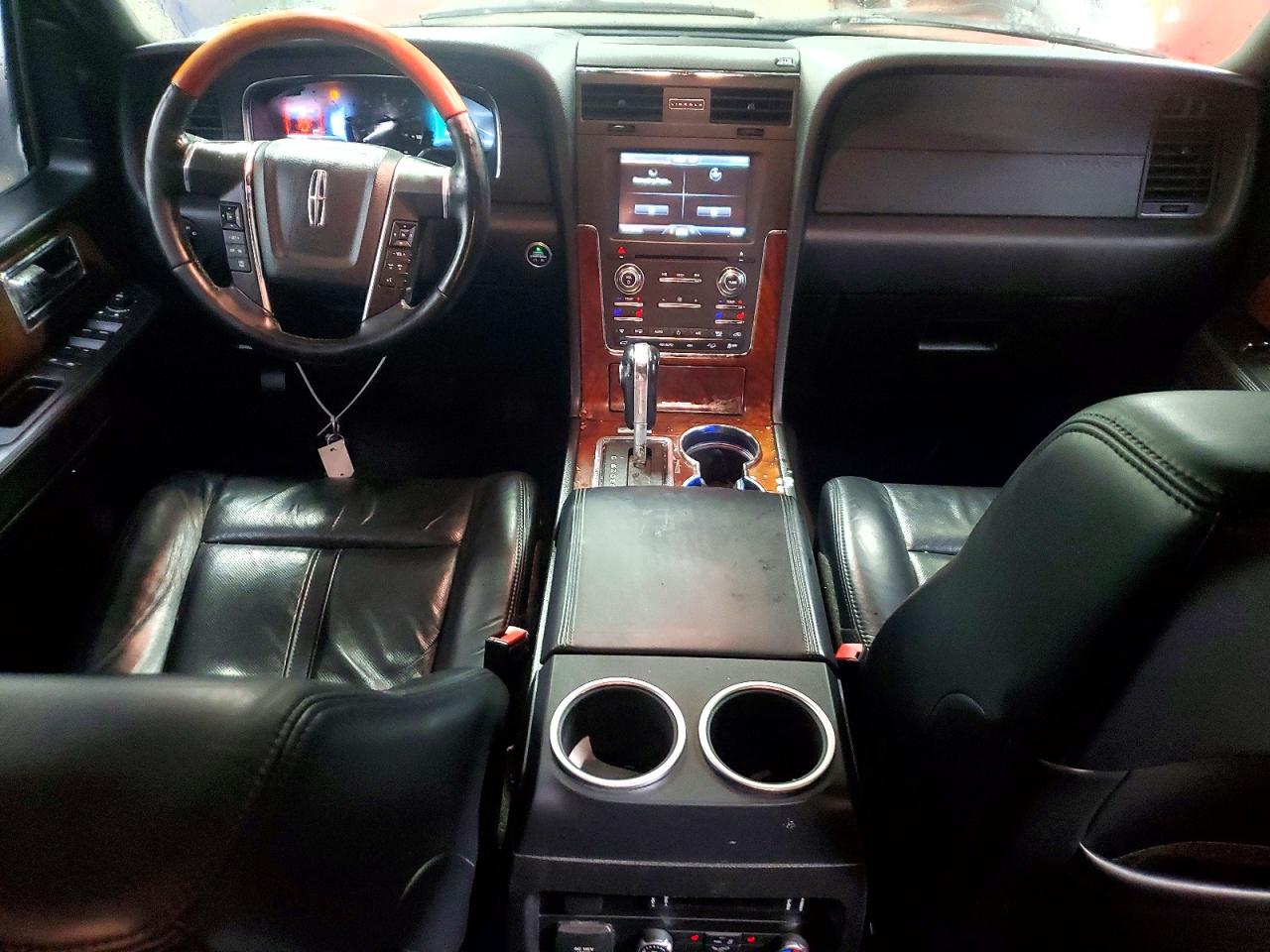 2015 LINCOLN NAVIGATOR photo 8