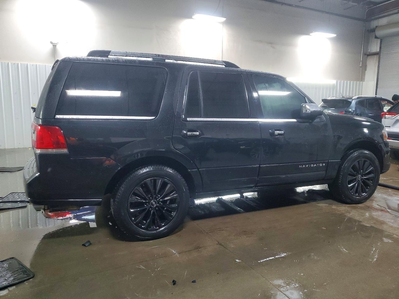 2015 LINCOLN NAVIGATOR photo 3
