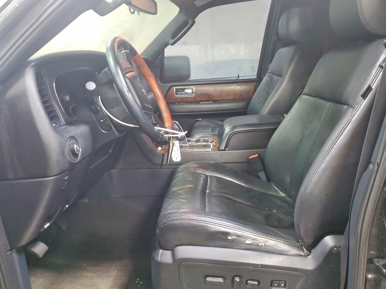 2015 LINCOLN NAVIGATOR photo 7