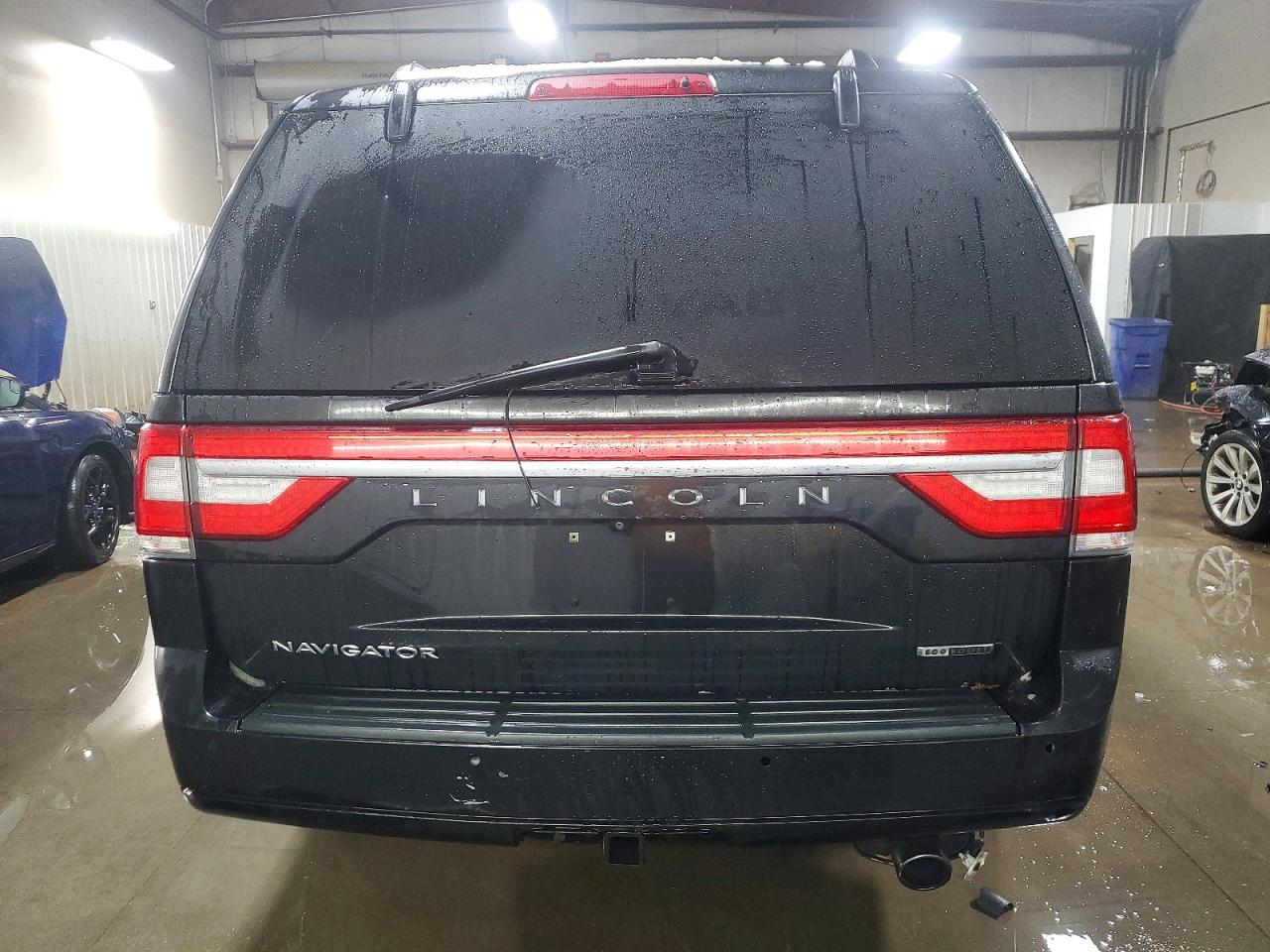 2015 LINCOLN NAVIGATOR photo 6