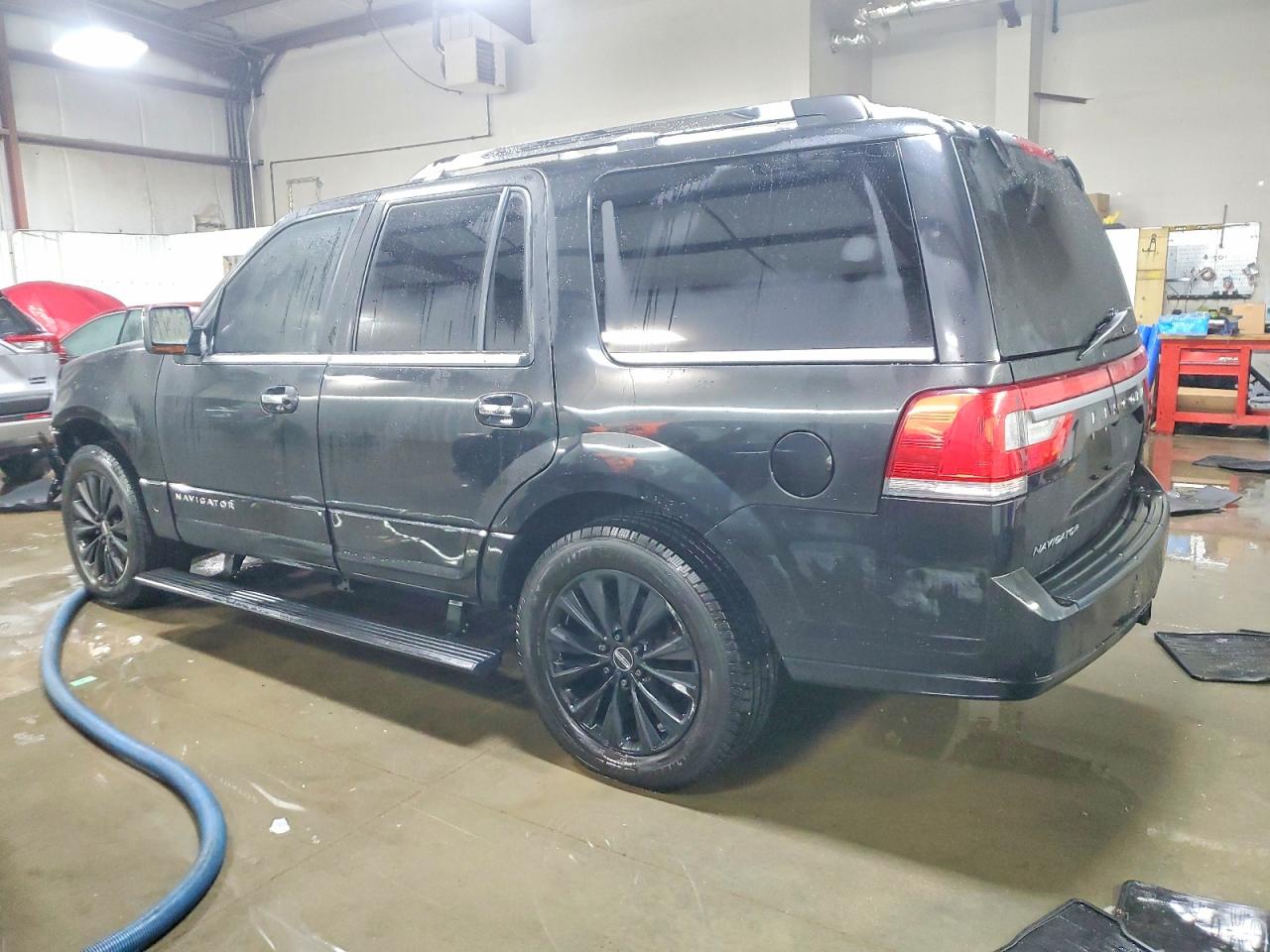 2015 LINCOLN NAVIGATOR photo 2