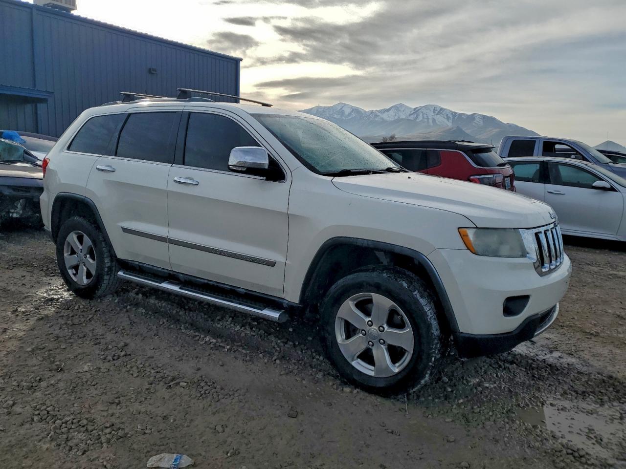 2011 JEEP GRAND CHEROKEE LIMITED photo 4