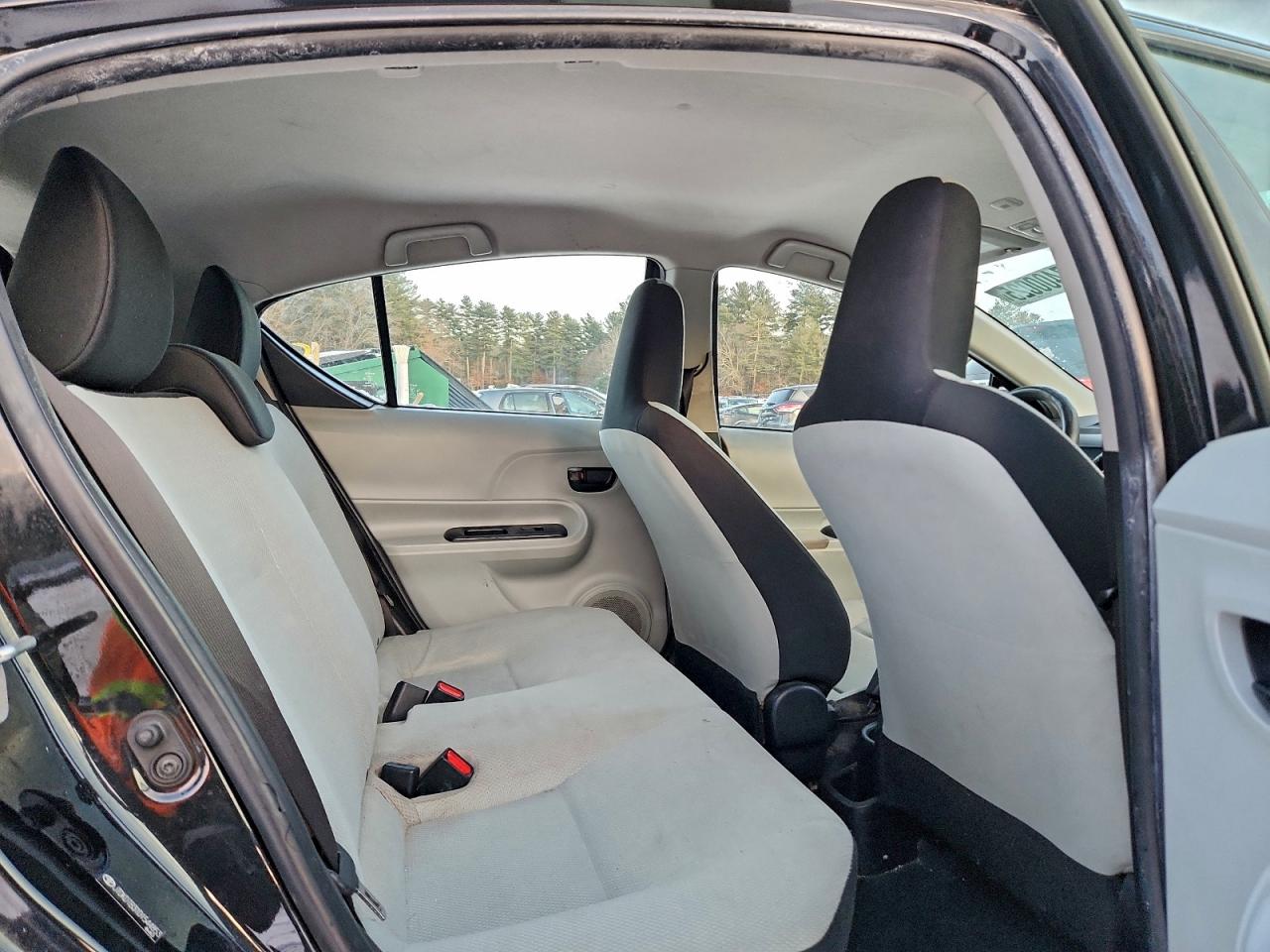 2013 TOYOTA PRIUS C photo 10