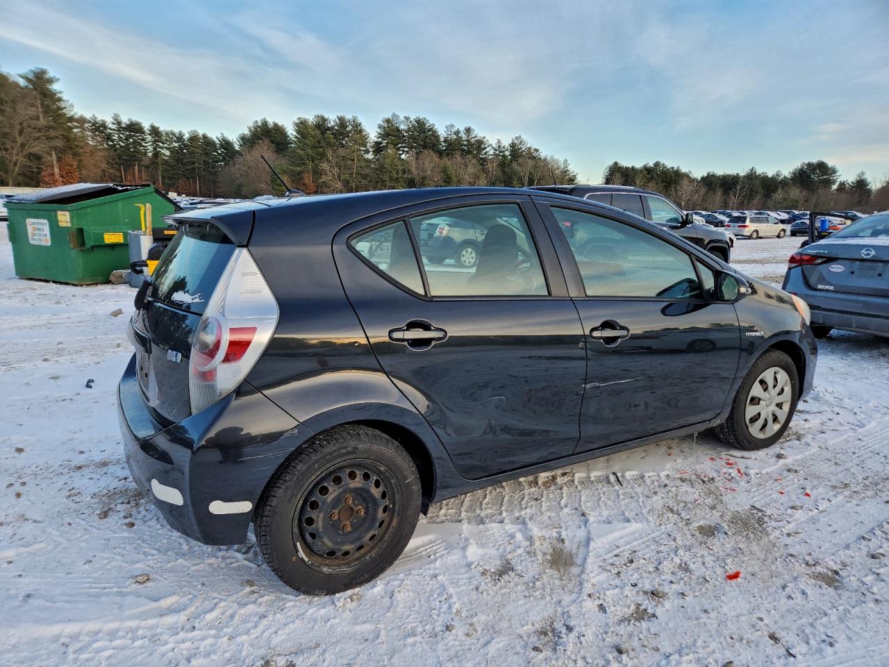 2013 TOYOTA PRIUS C photo 3