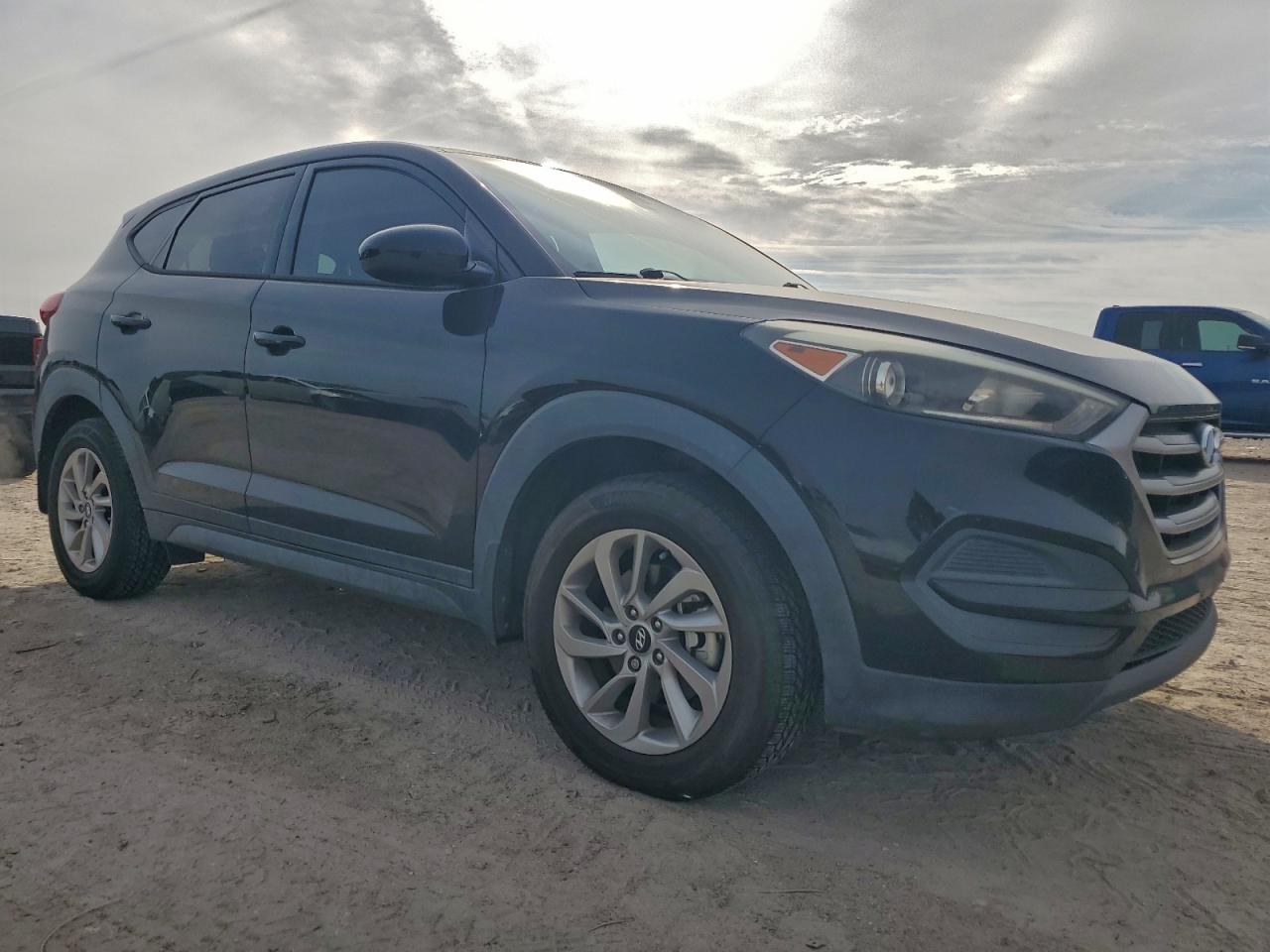 2017 HYUNDAI TUCSON SE photo 7