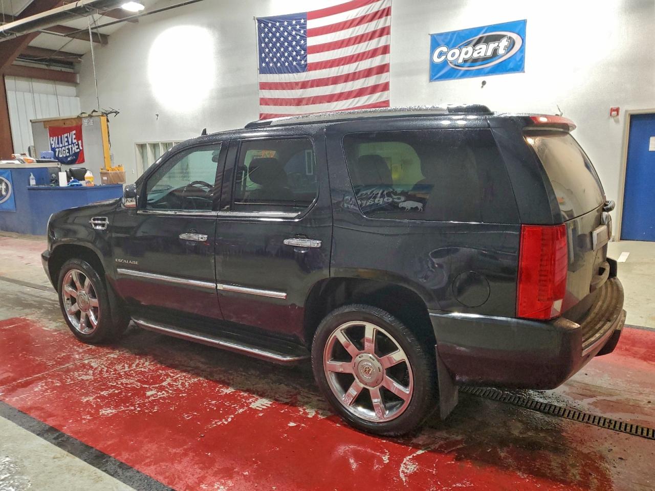 2011 CADILLAC ESCALADE LUXURY photo 2
