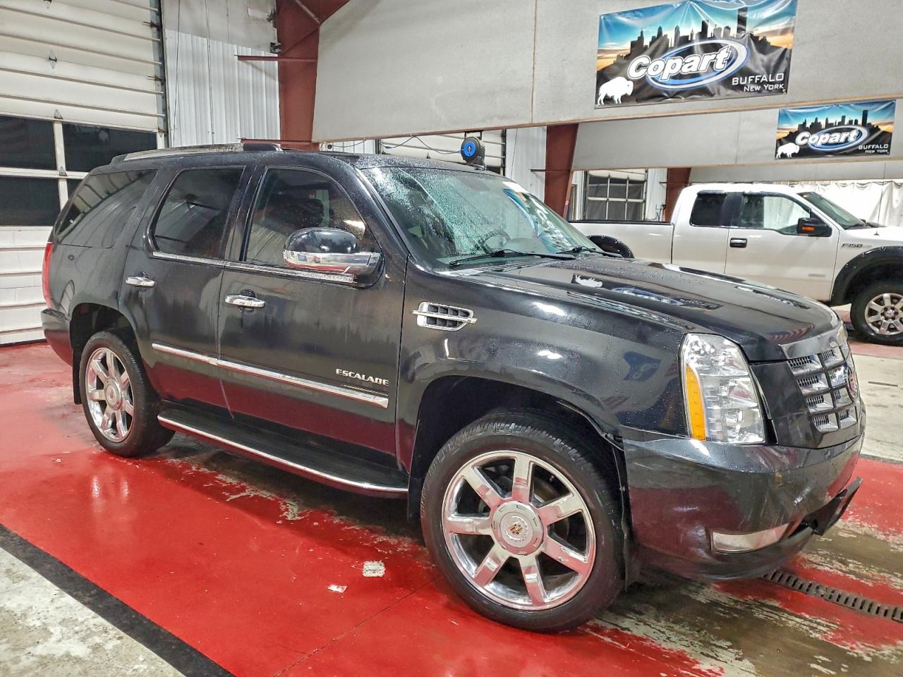 2011 CADILLAC ESCALADE LUXURY photo 4
