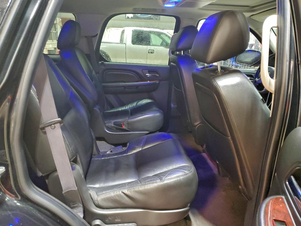 2011 CADILLAC ESCALADE LUXURY photo 11