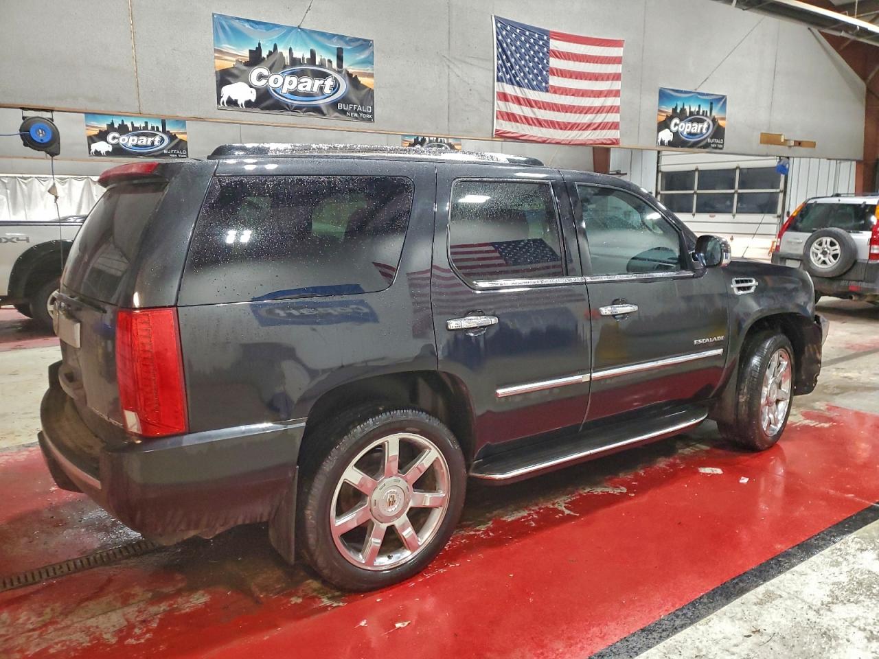 2011 CADILLAC ESCALADE LUXURY photo 3
