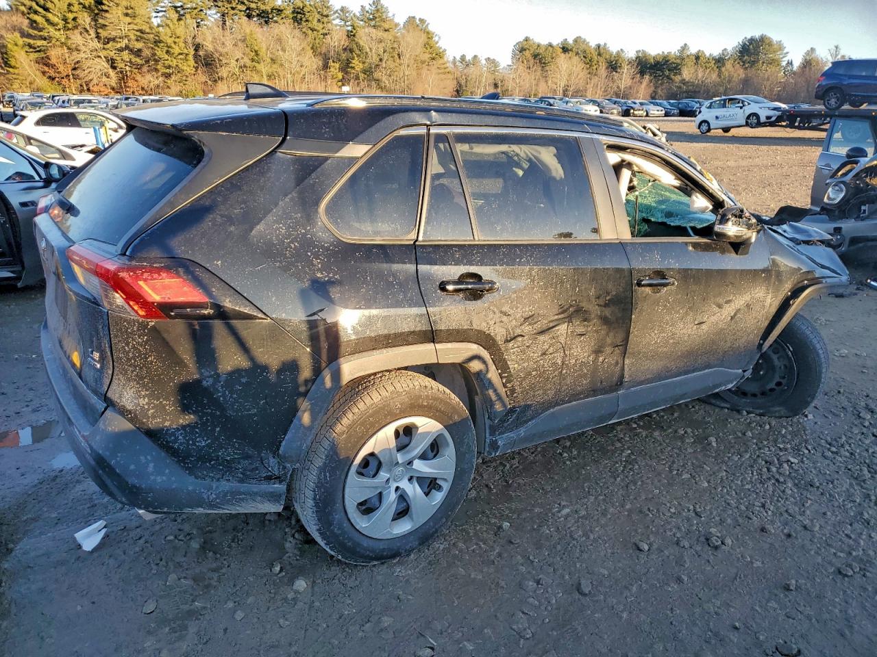 2019 TOYOTA RAV4 LE photo 3