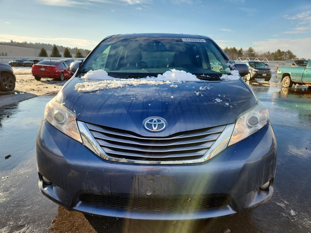 2015 TOYOTA SIENNA XLE photo 5