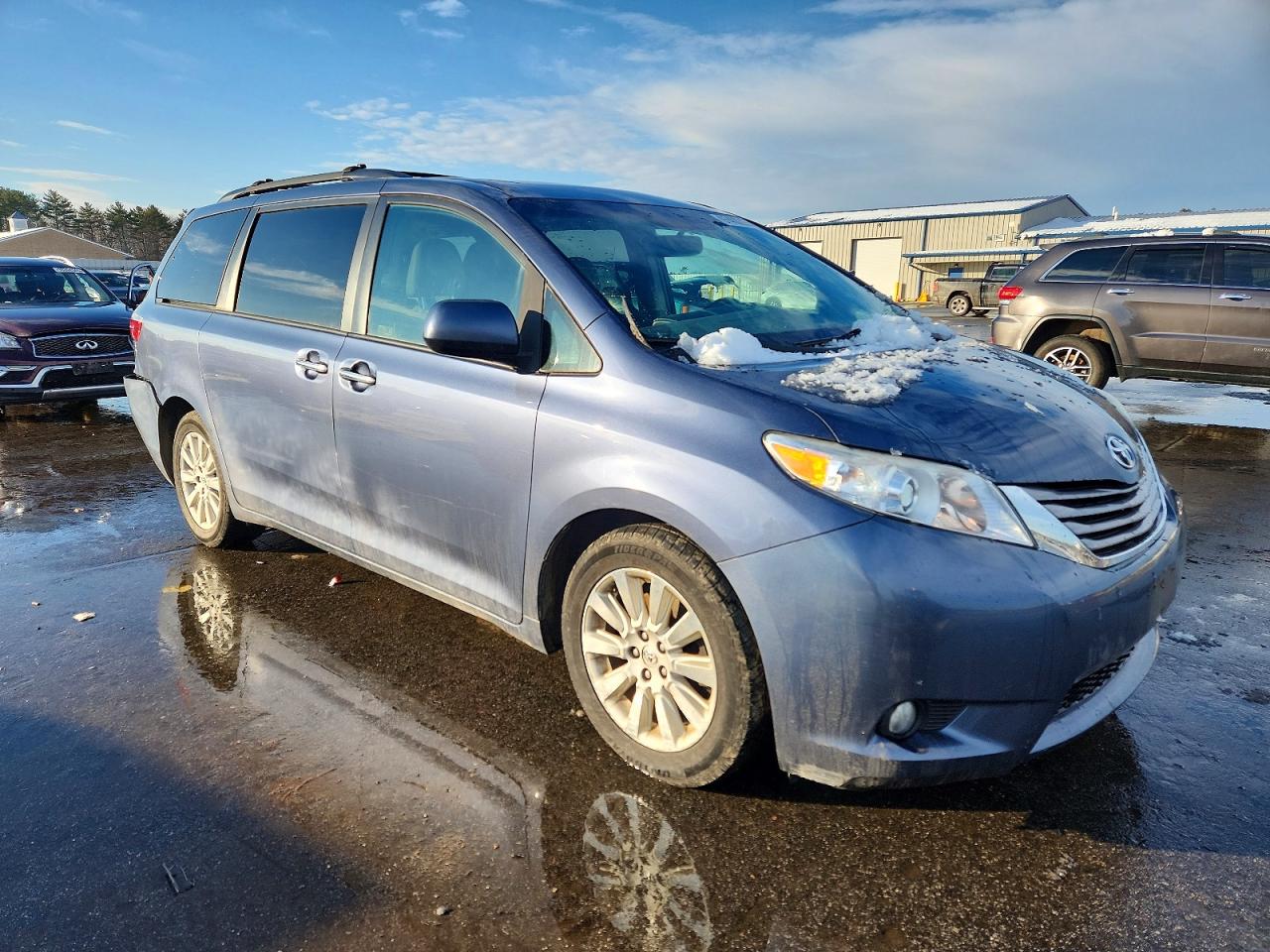 2015 TOYOTA SIENNA XLE photo 4