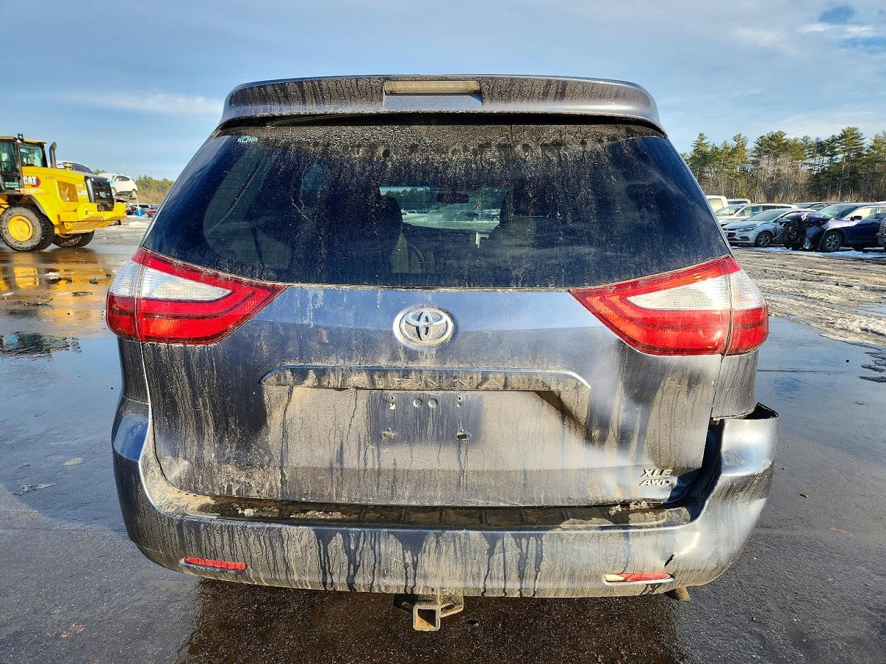 2015 TOYOTA SIENNA XLE photo 6