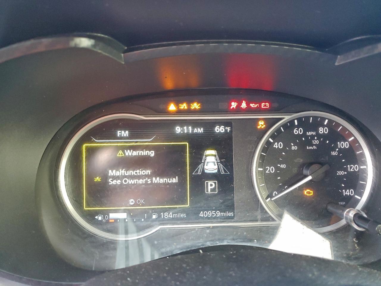 2020 NISSAN VERSA SV photo 9