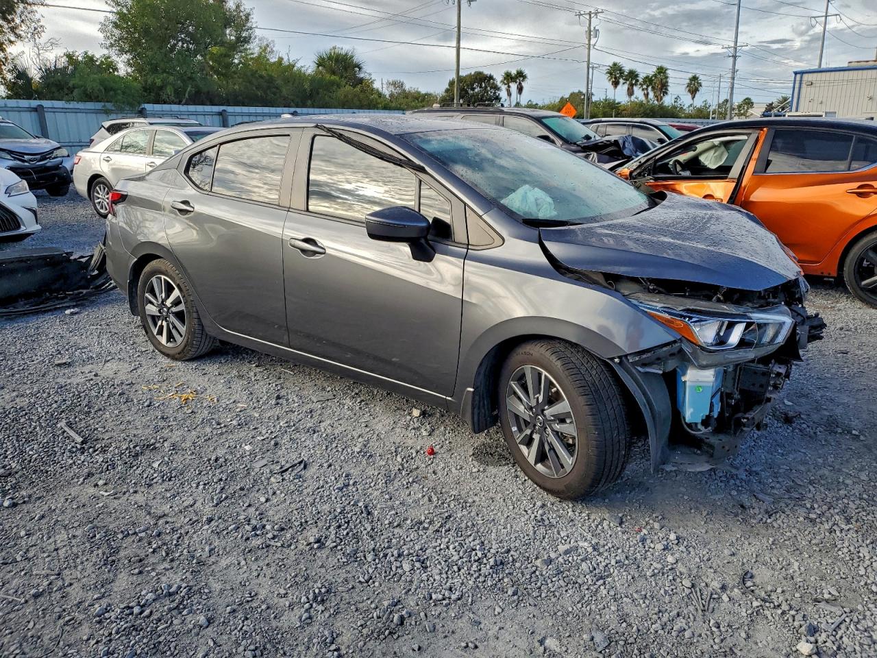 2020 NISSAN VERSA SV photo 4