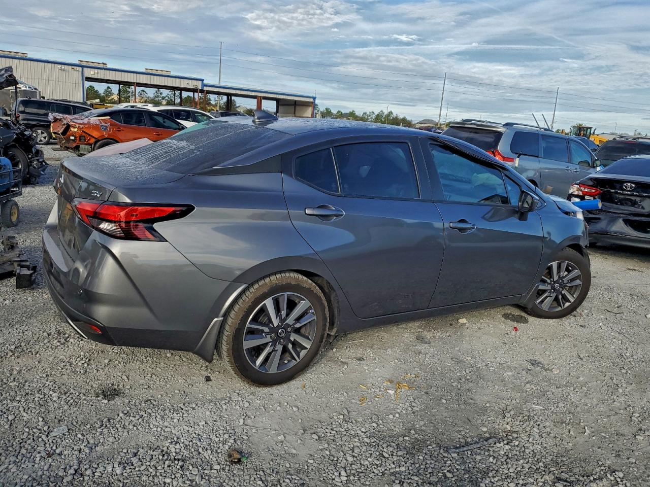 2020 NISSAN VERSA SV photo 3