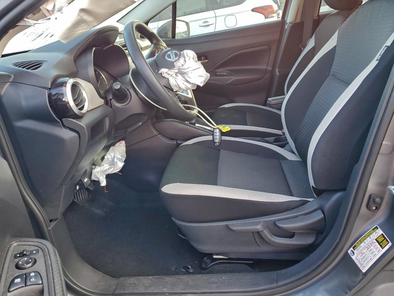 2020 NISSAN VERSA SV photo 7
