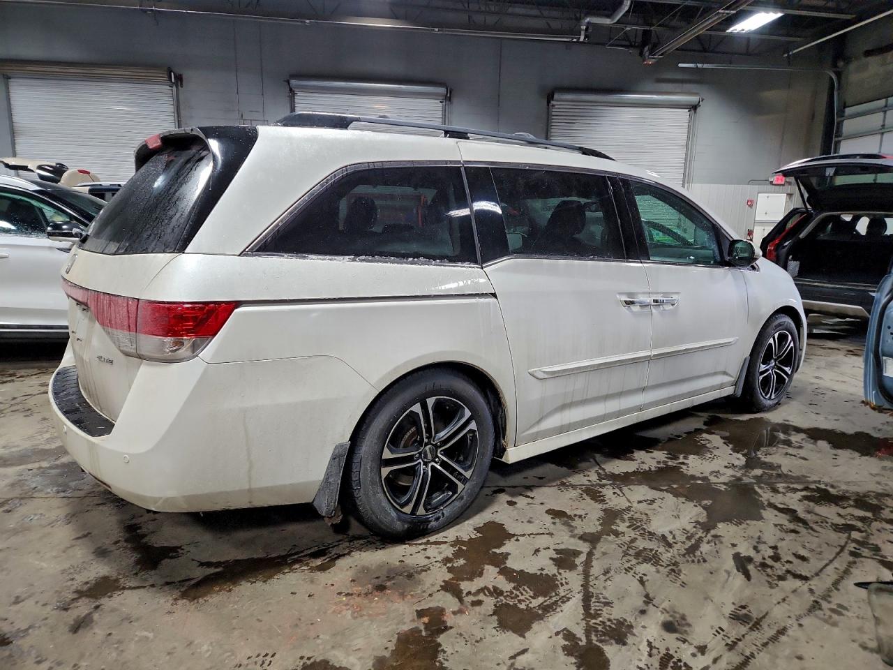 2014 HONDA ODYSSEY TOURING photo 3