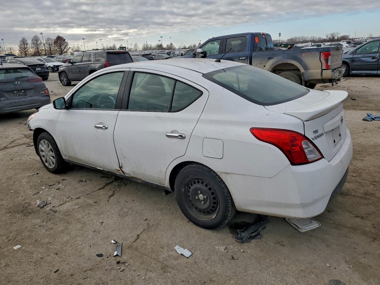 2019 NISSAN VERSA S photo 2