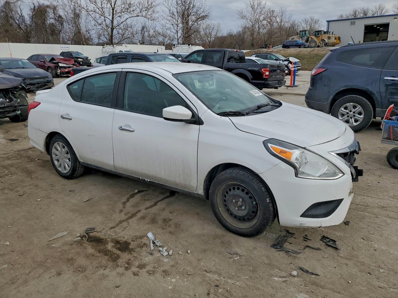 2019 NISSAN VERSA S photo 4