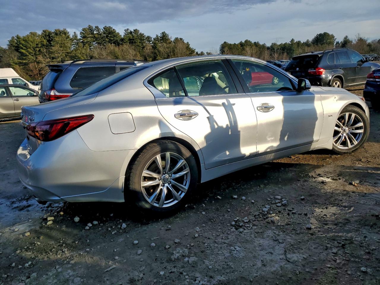 2018 INFINITI Q50 LUXE photo 3