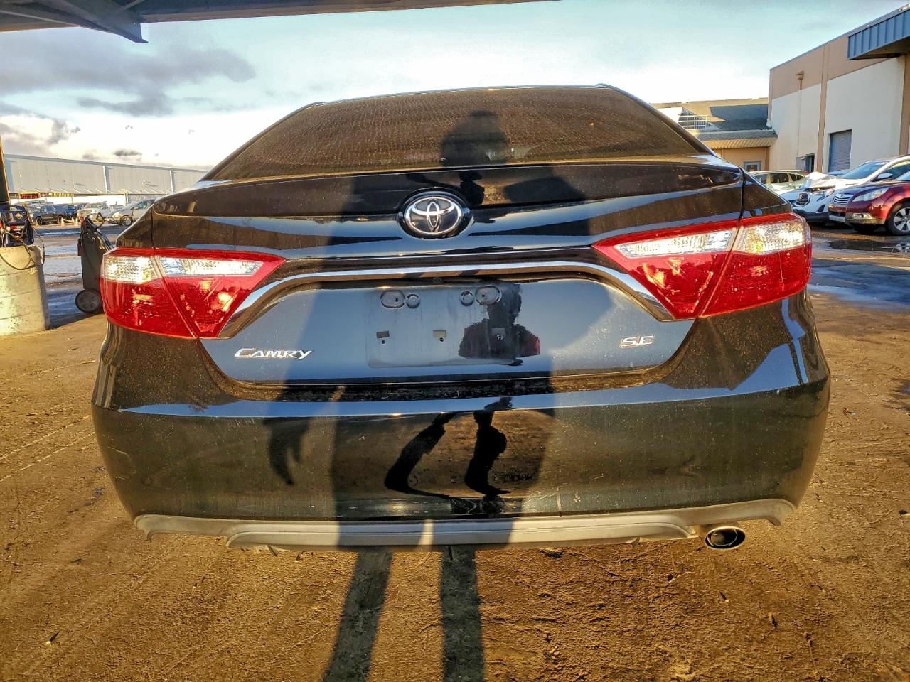 2015 TOYOTA CAMRY LE photo 6