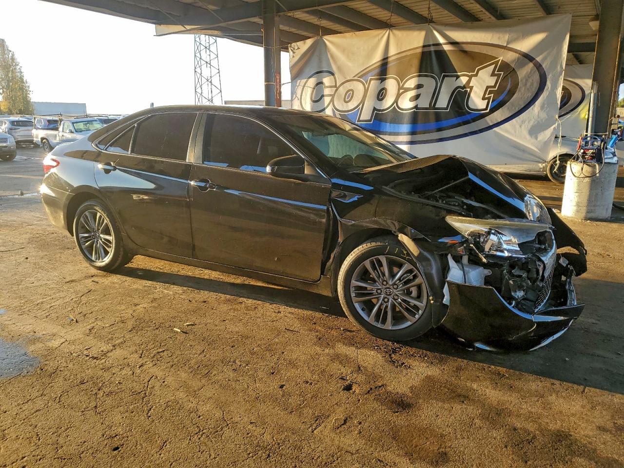 2015 TOYOTA CAMRY LE photo 4
