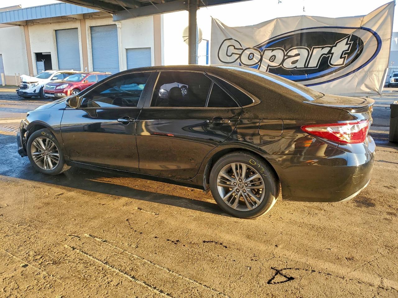 2015 TOYOTA CAMRY LE photo 2