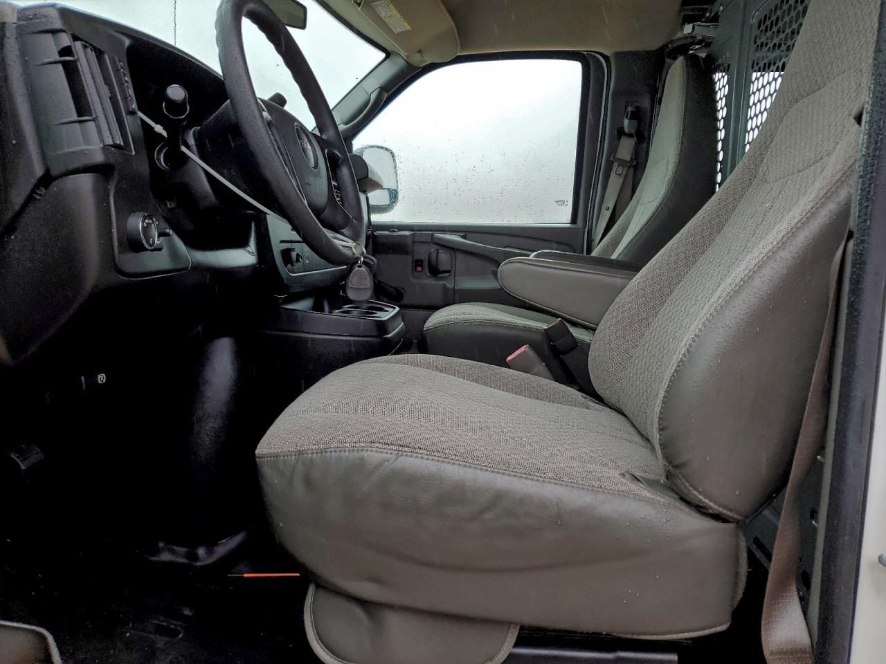 2013 GMC SAVANA G2500 photo 7