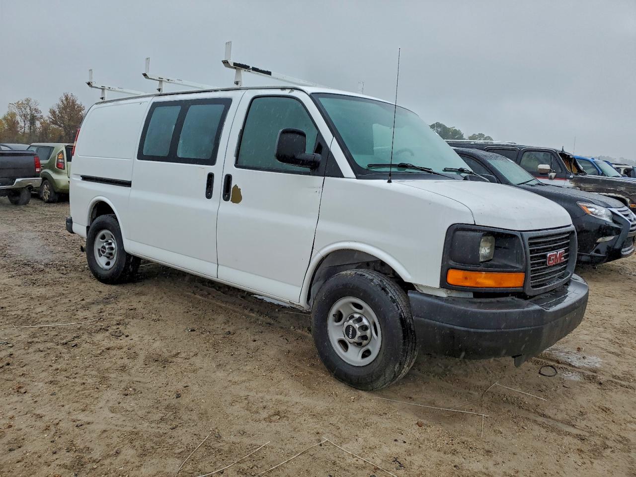 2013 GMC SAVANA G2500 photo 4