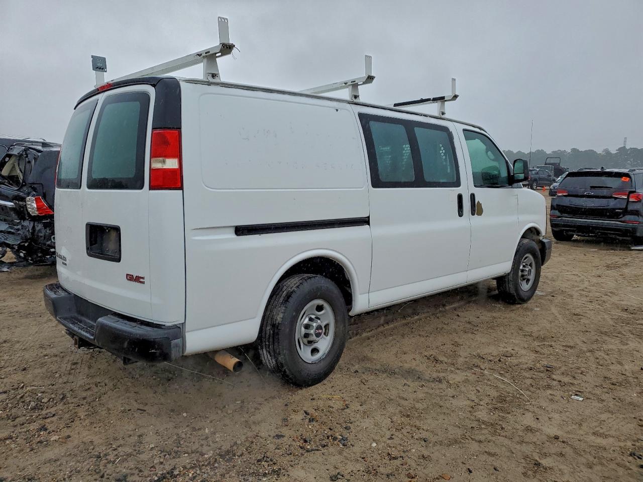2013 GMC SAVANA G2500 photo 3