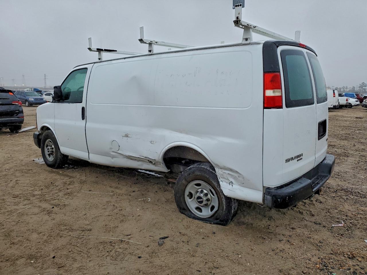 2013 GMC SAVANA G2500 photo 2