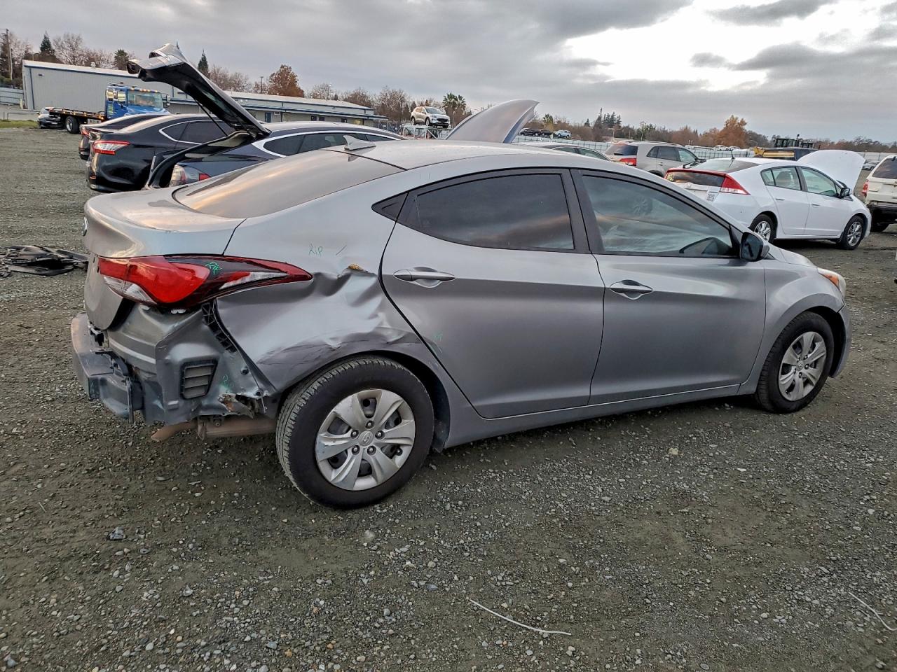 2016 HYUNDAI ELANTRA SE photo 3
