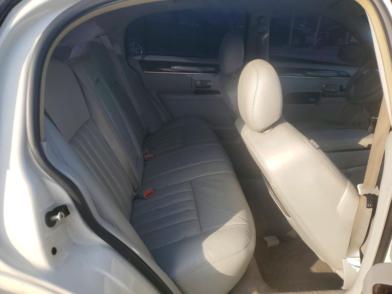 2006 LINCOLN TOWN CAR SIGNATURE photo 10